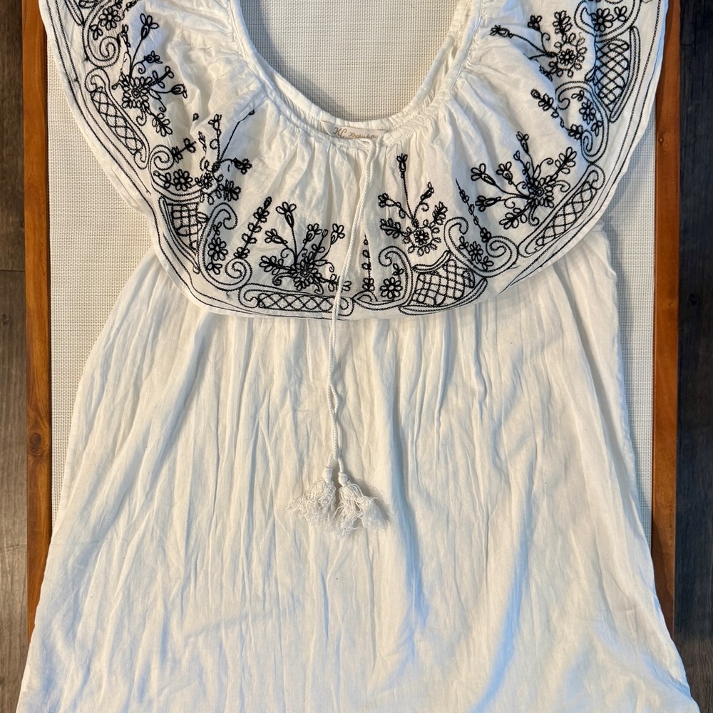 Khakis and Co White Top Blouse Off Shoulder Embroidered Floral size L